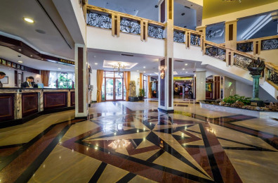 Royal Palace Helena Sands