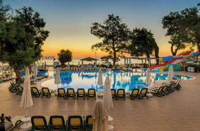 Crystal Aura Beach Resort ' Spa