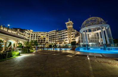 Royal Palace Helena Sands