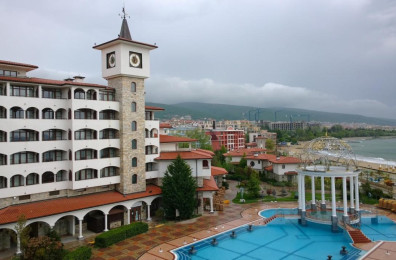 Royal Palace Helena Sands